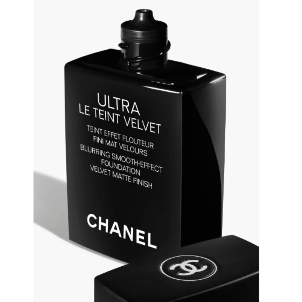 CHANEL - #B70 - ULTRA LE TEINT VELVET BLURRING SMOOTH-EFFECT FOUNDATION